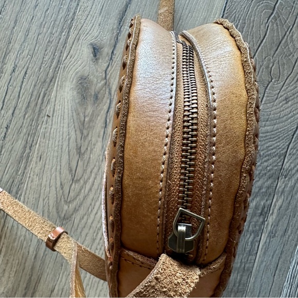 R.P.S Small Leather Circle Round Crossbody Purse - Picture 14 of 15